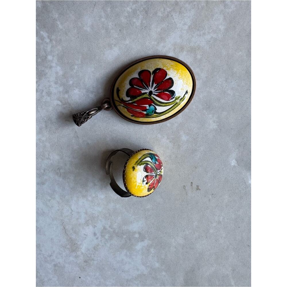 Vintage Hand Painted Floral Ceramic Jewelry Set Ring Pendant Yellow Red - Picture 5 of 7